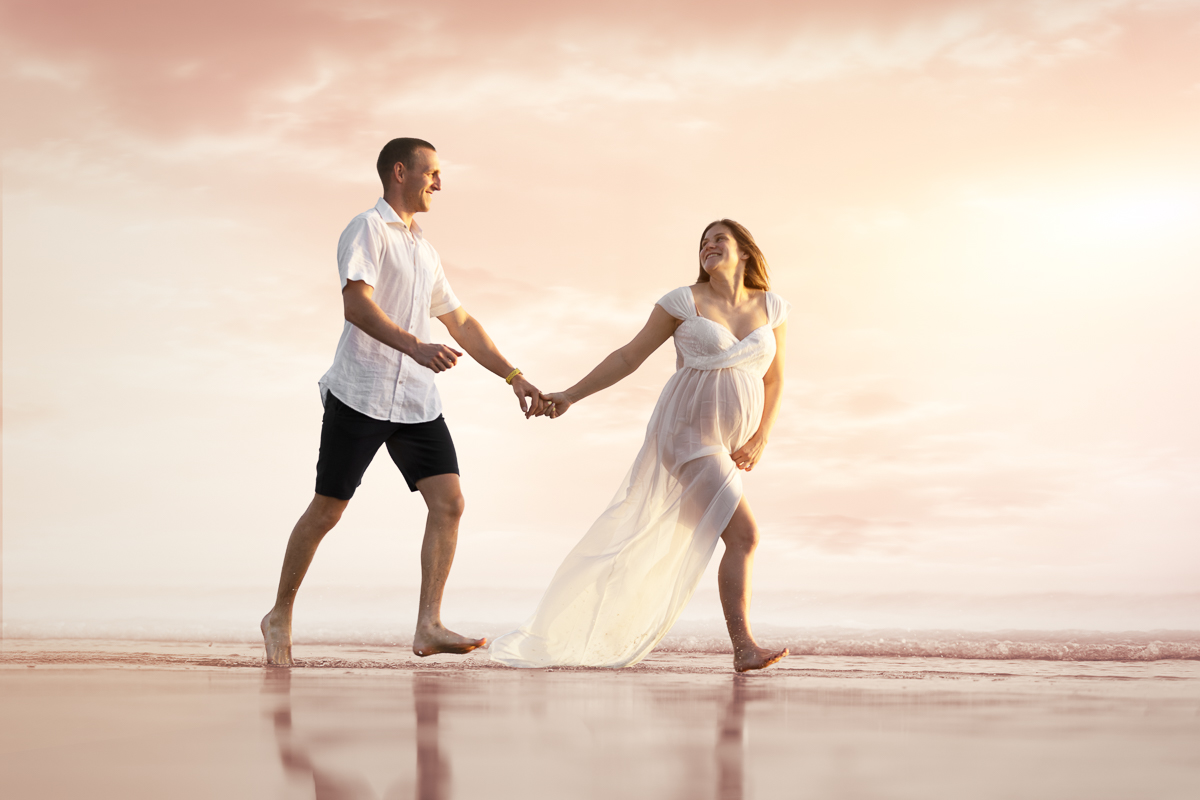 seance photo grossesse couple plage