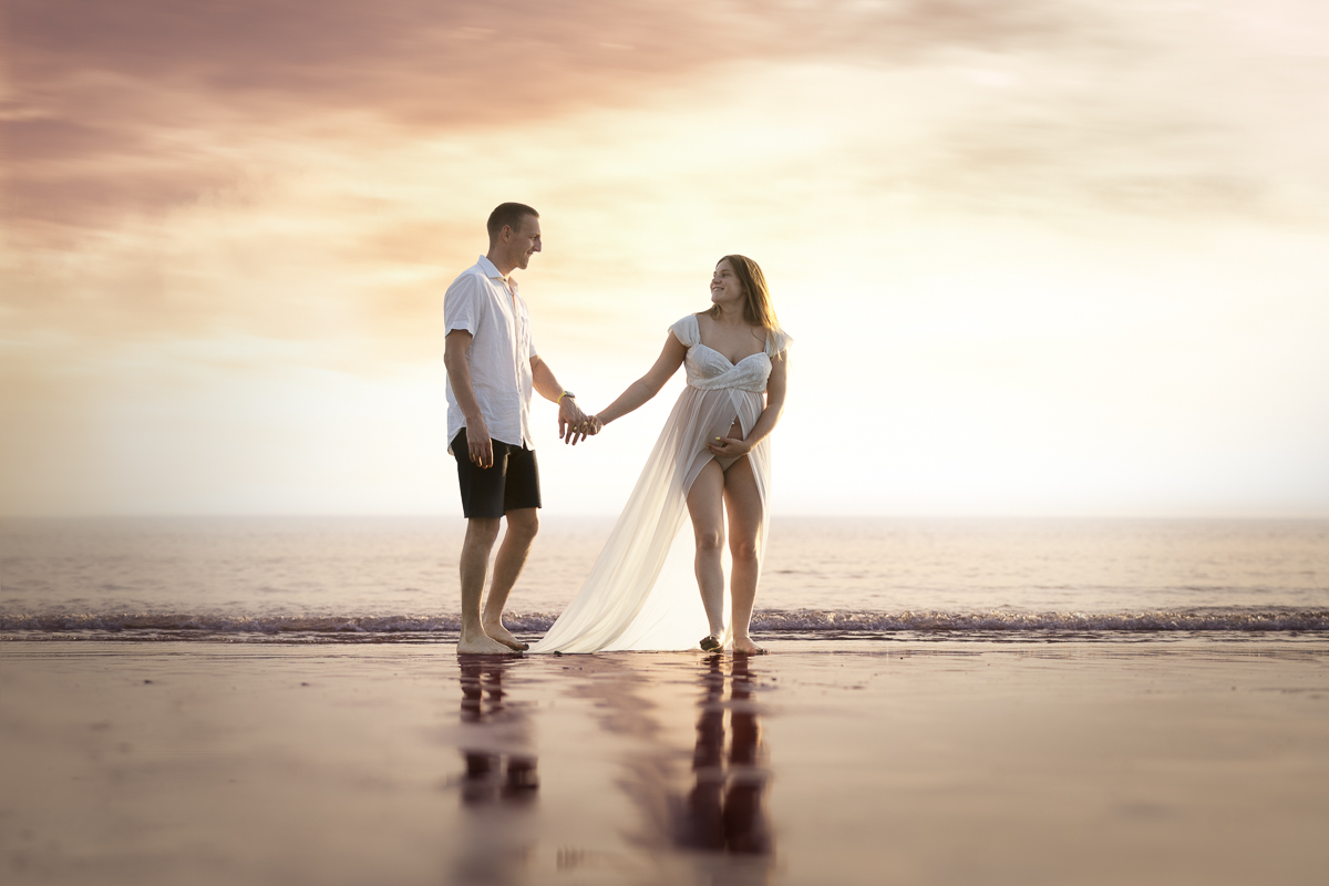 seance photo grossesse couple plage