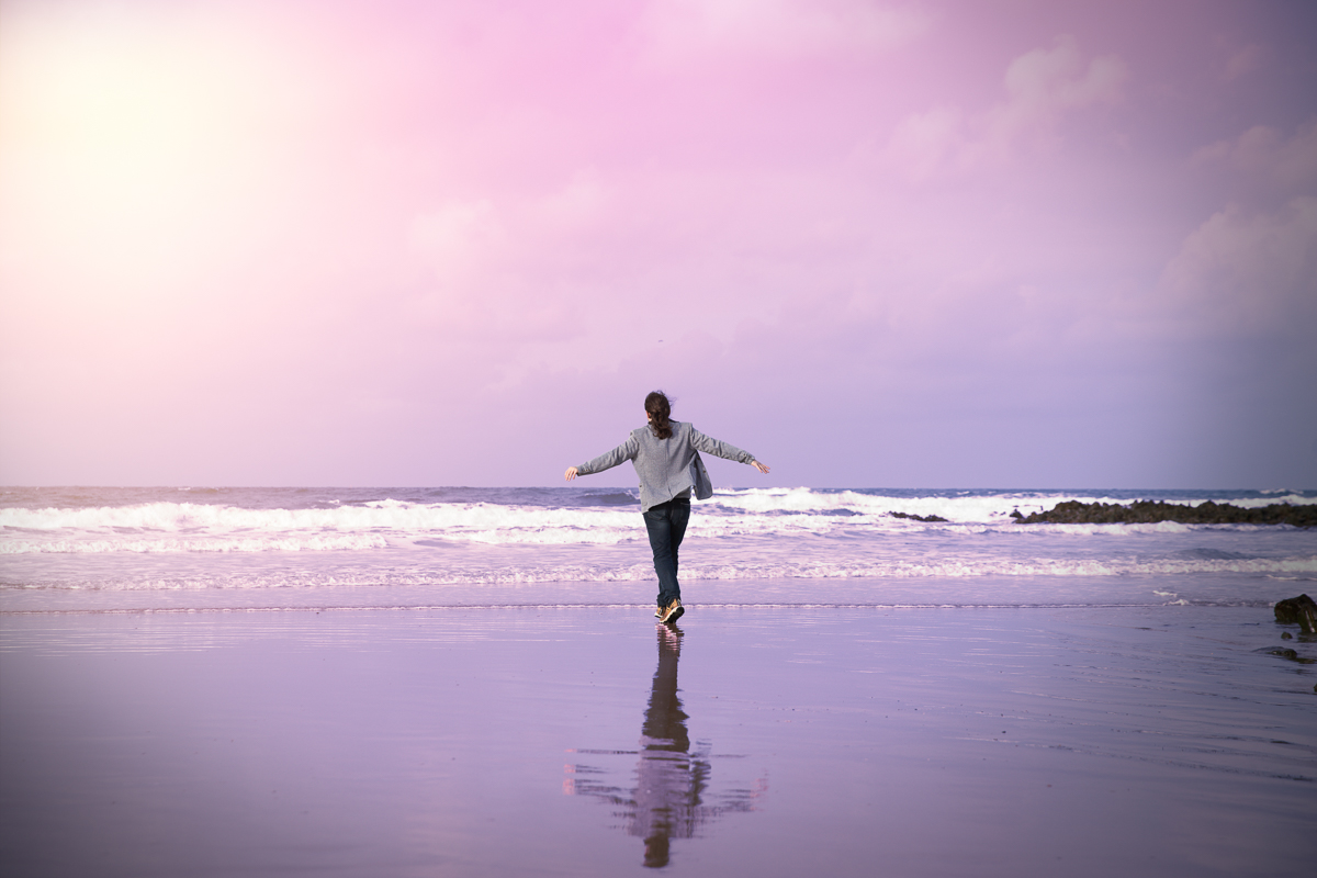 seance photo en solo sur la plage homme court