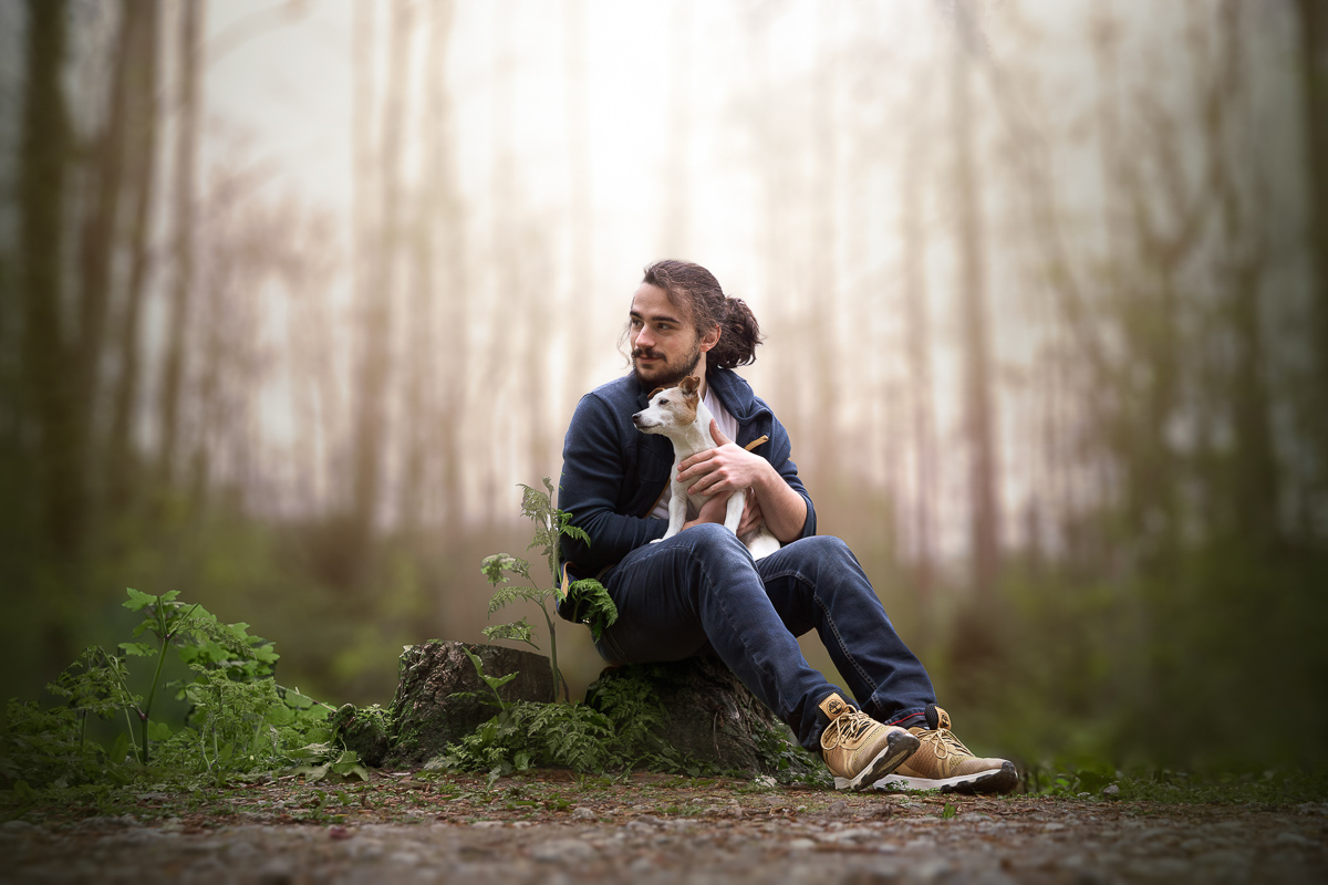 seance photo en solo homme avec son jack russell chien